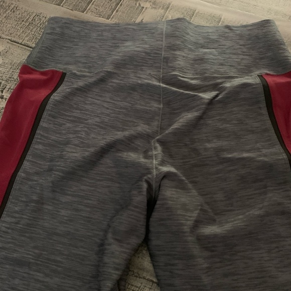 Victoria Secret Bonded Large Gray and Burgundy Leggings, inseam 28” EUC - Picture 4 of 7